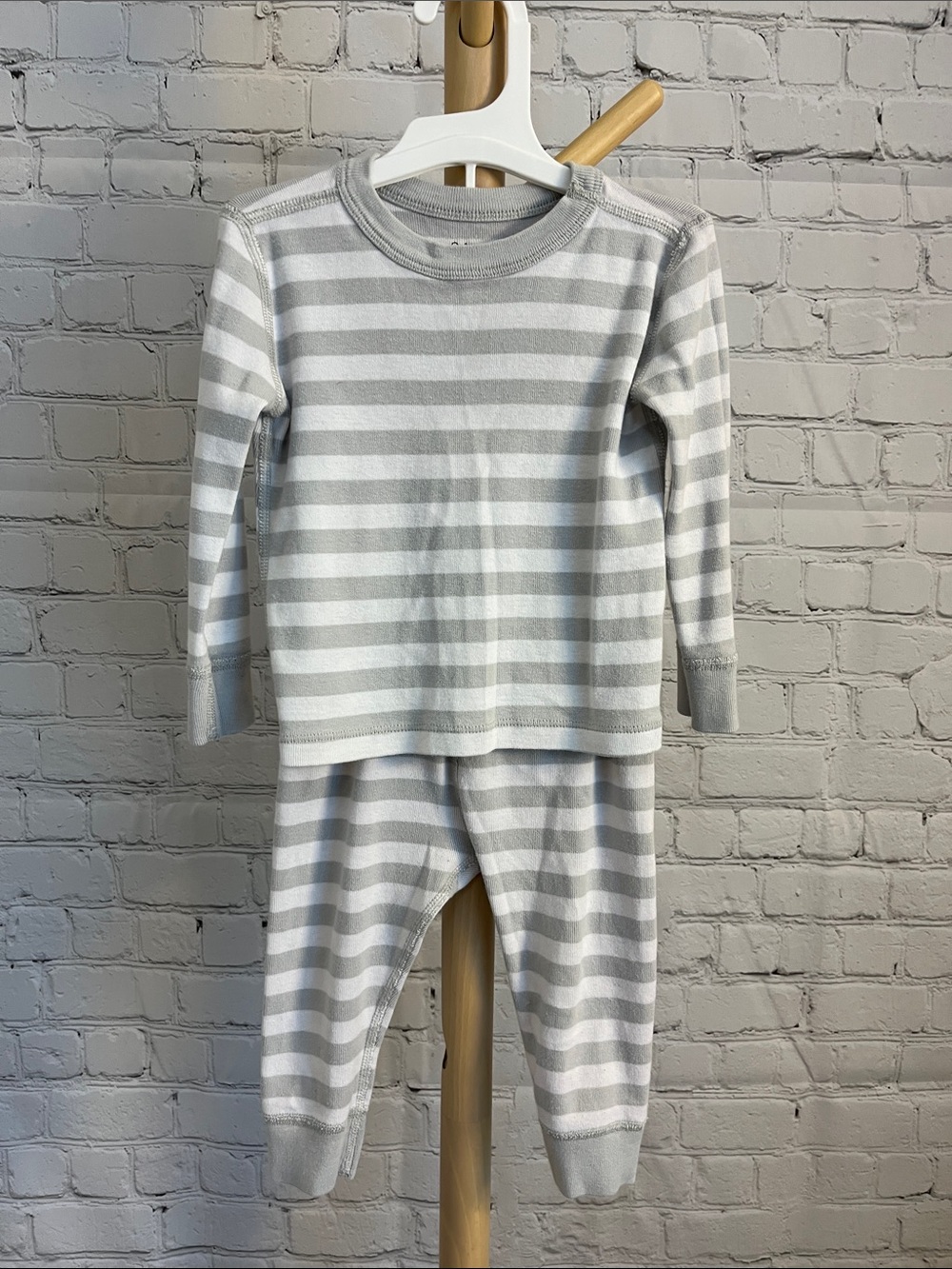 ⭐️⭐️ PICK 5 / $20 Quince Baby Gray & White Striped Pajama Set